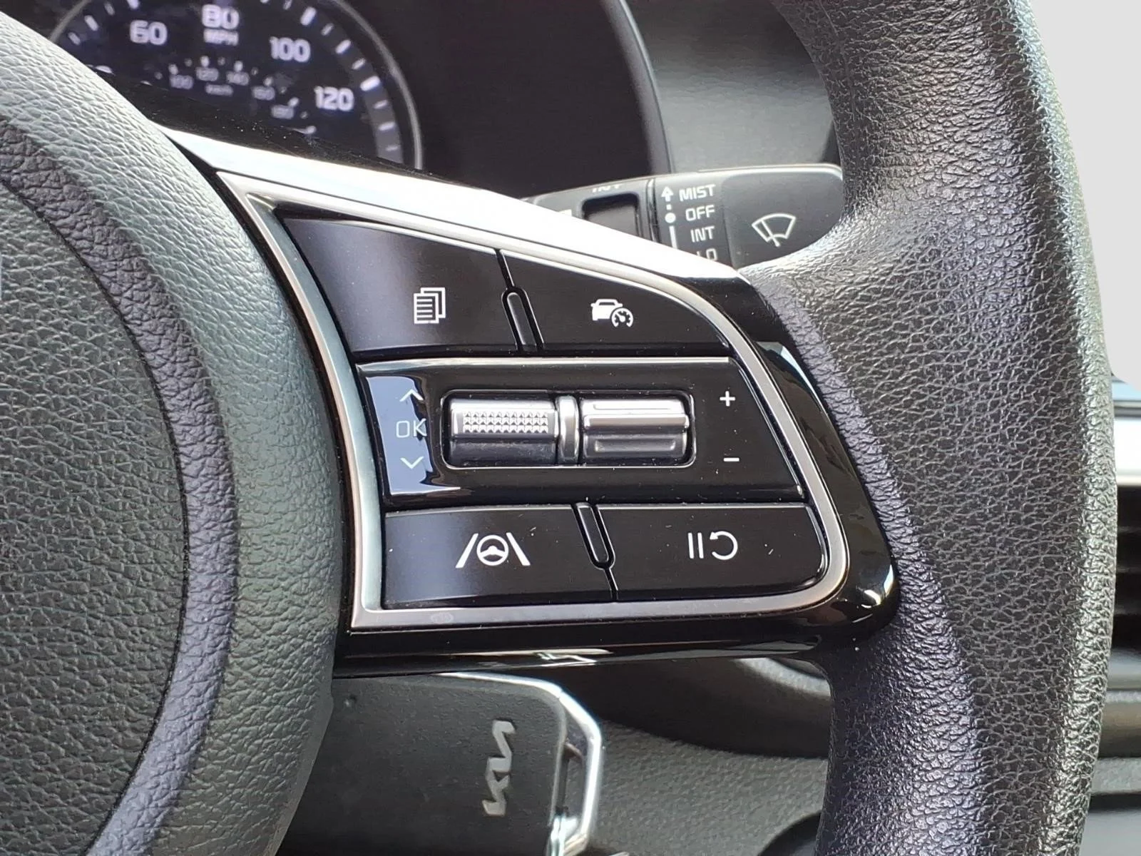 Used 2023 Gravity Gray Kdg Kia LXS image 22