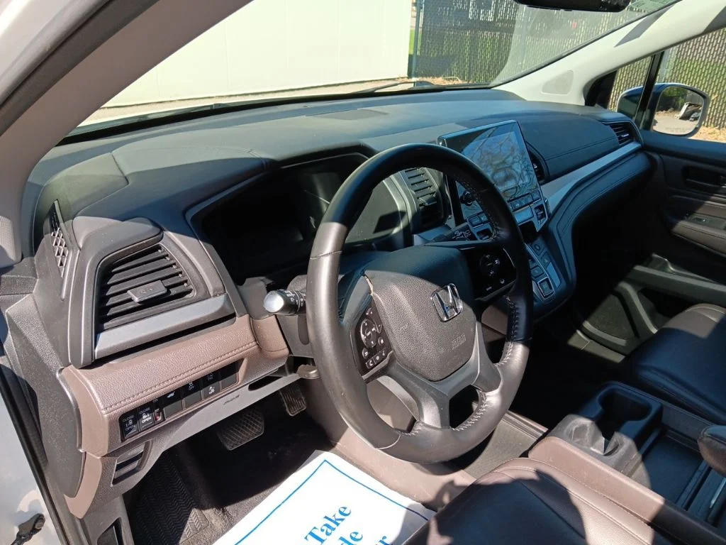 Used 2018 White Diamond Pearl Honda EX-L image 15