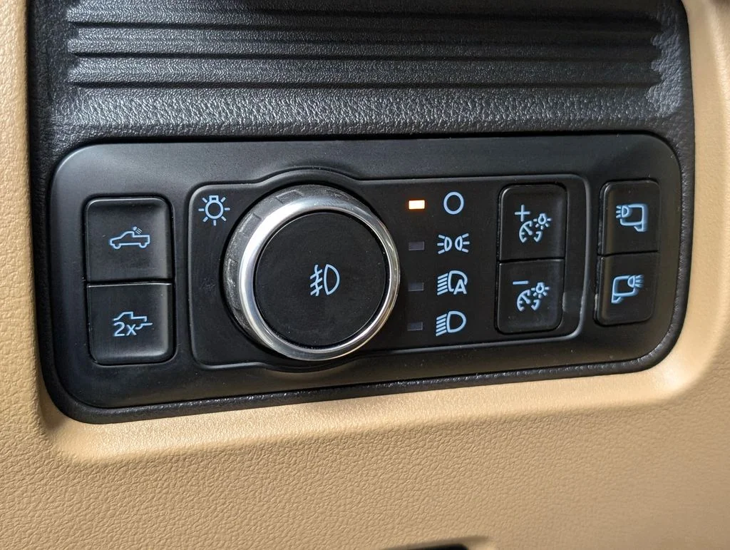 Certified Used 2025 Agate Black Metallic Ford Lariat image 13