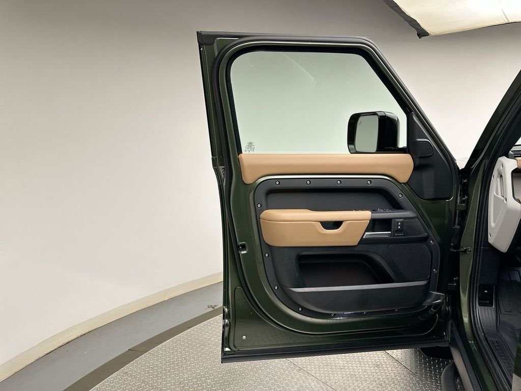 New 2026 Woolstone Green Land Rover S image 9