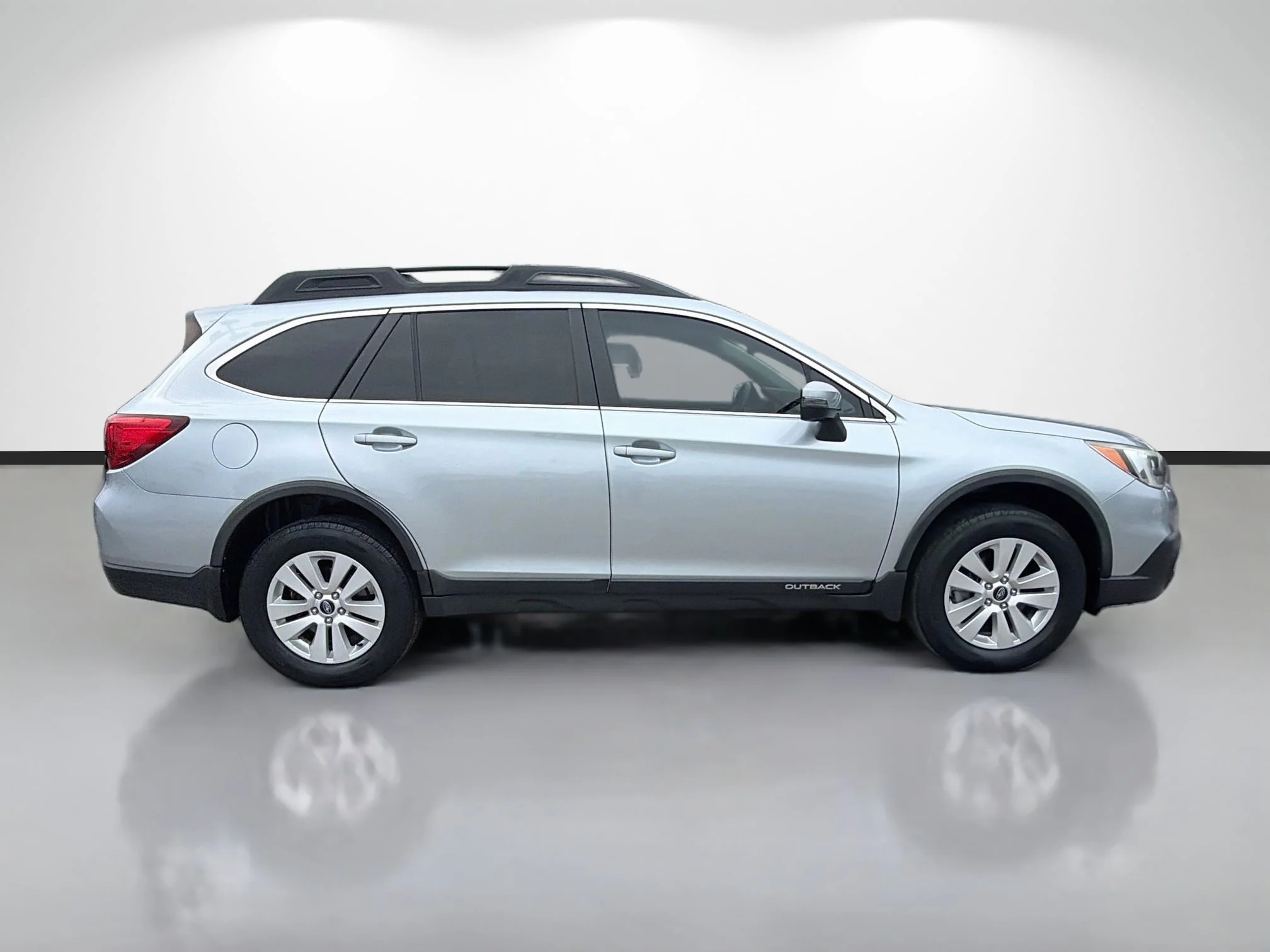 Used 2016 Ice Silver Metallic Subaru 2.5i Premium image 2
