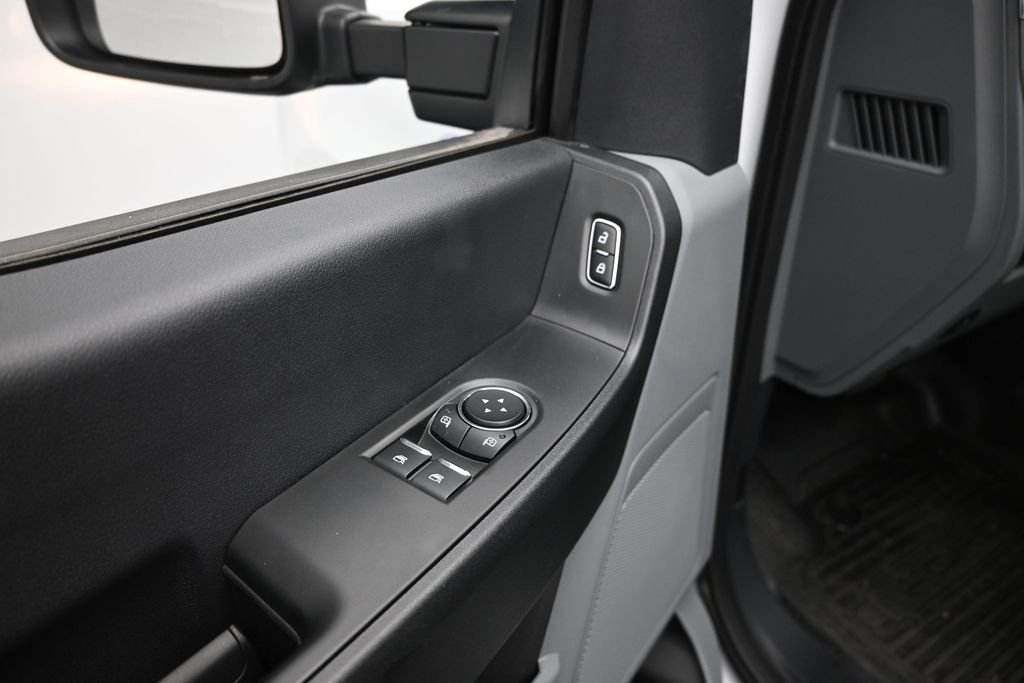 New 2025 Oxford White Ford XL image 9