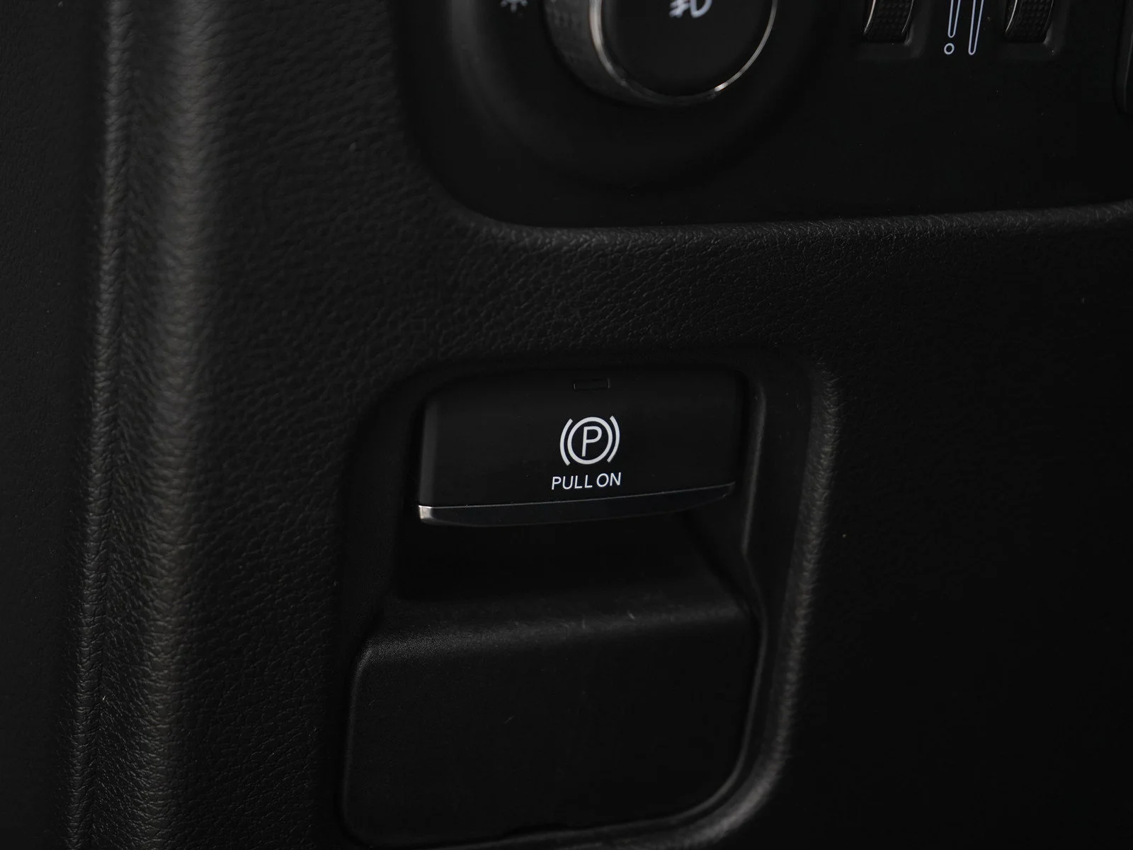 Used 2024 Diamond Black Crystal Pearlcoat Jeep Series II image 31