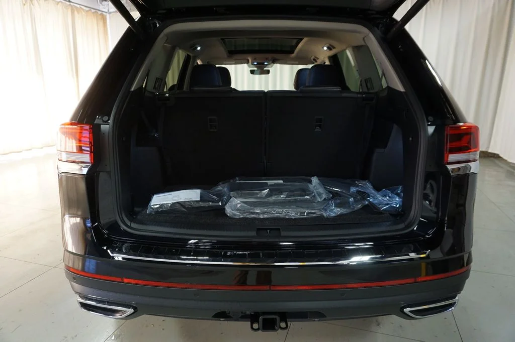 New 2026 Black Volkswagen 2.0T SE w/Technology image 31