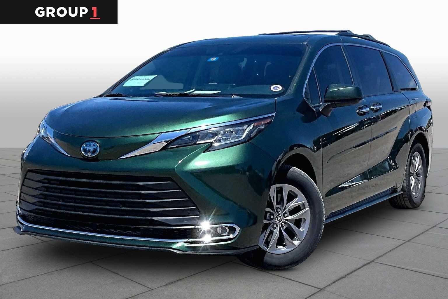 2022 Toyota Sienna XLE 7-Passenger Hybrid AWD's photo