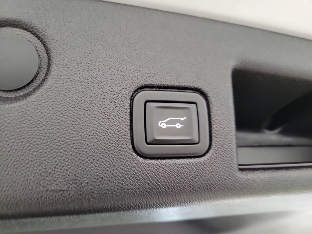 Certified Used 2020 SILVER ICE METALLIC Chevrolet Premier image 21