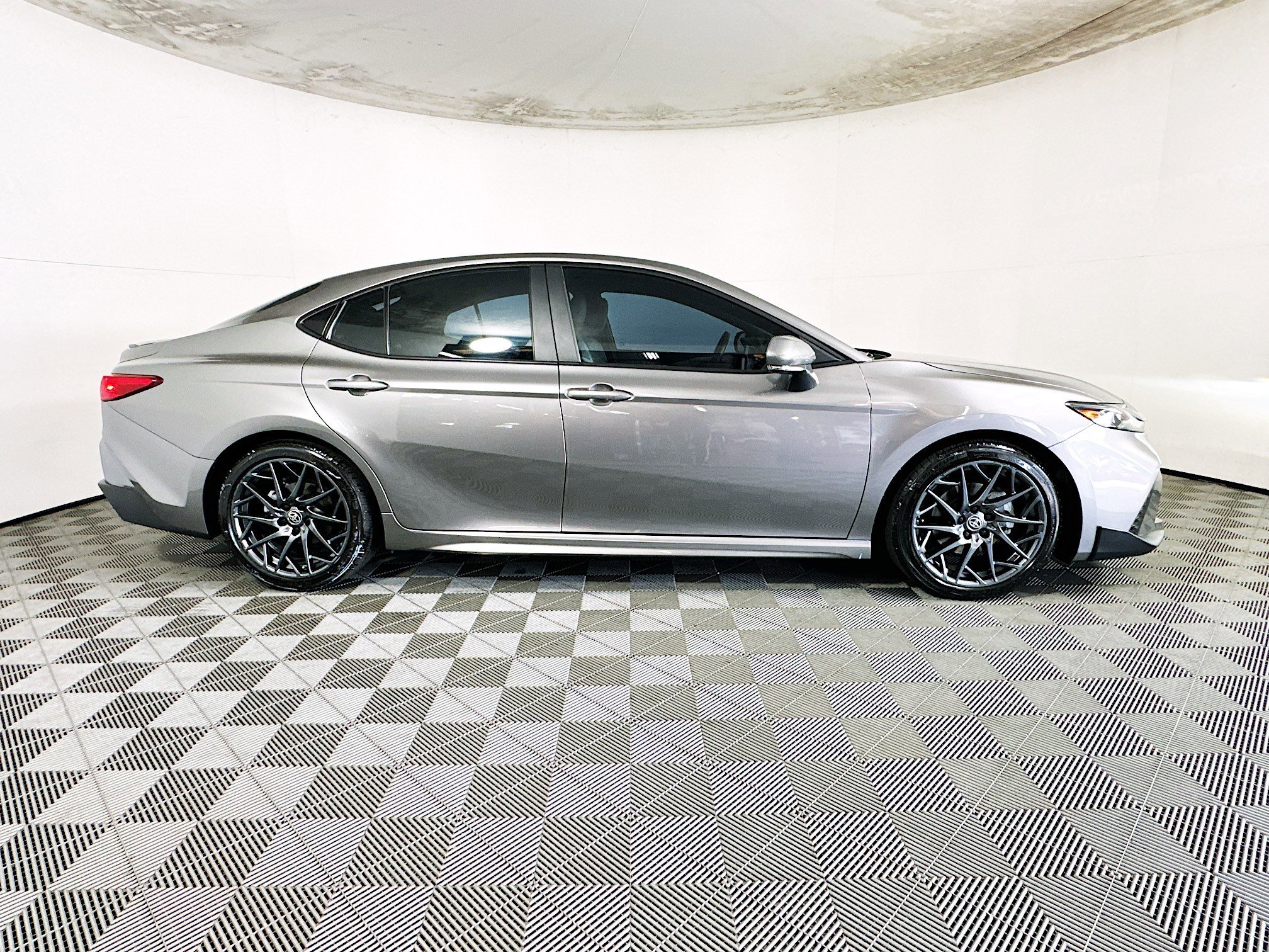 2025 Toyota Camry thumbnail 4