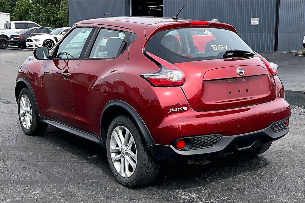 Used 2016 Cayenne Red Nissan S image 3