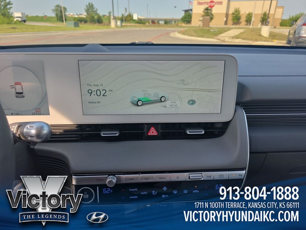Used 2023 White Hyundai Limited image 17