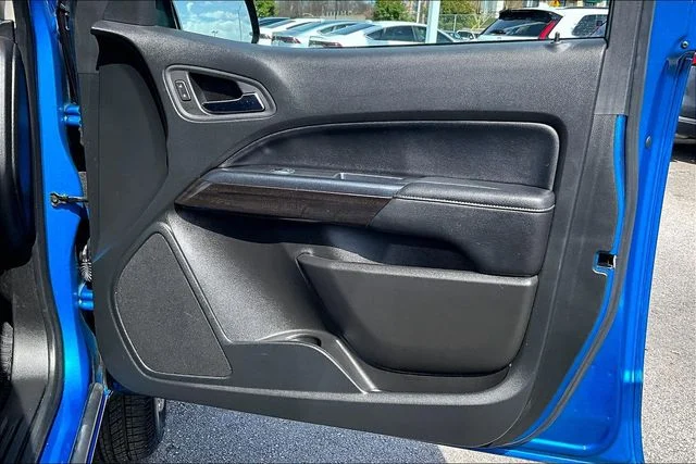 Used 2022 Blue GMC Elevation image 27