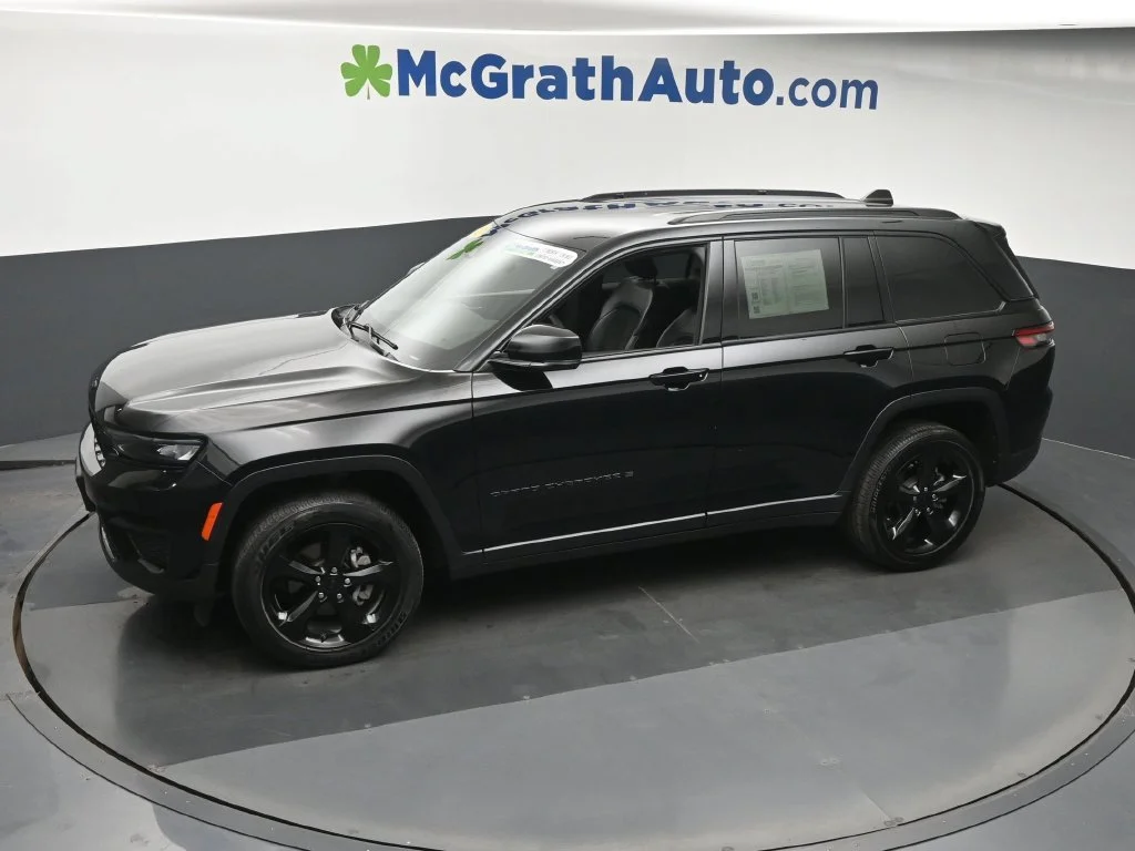 Used 2023 Black Jeep Altitude X image 22