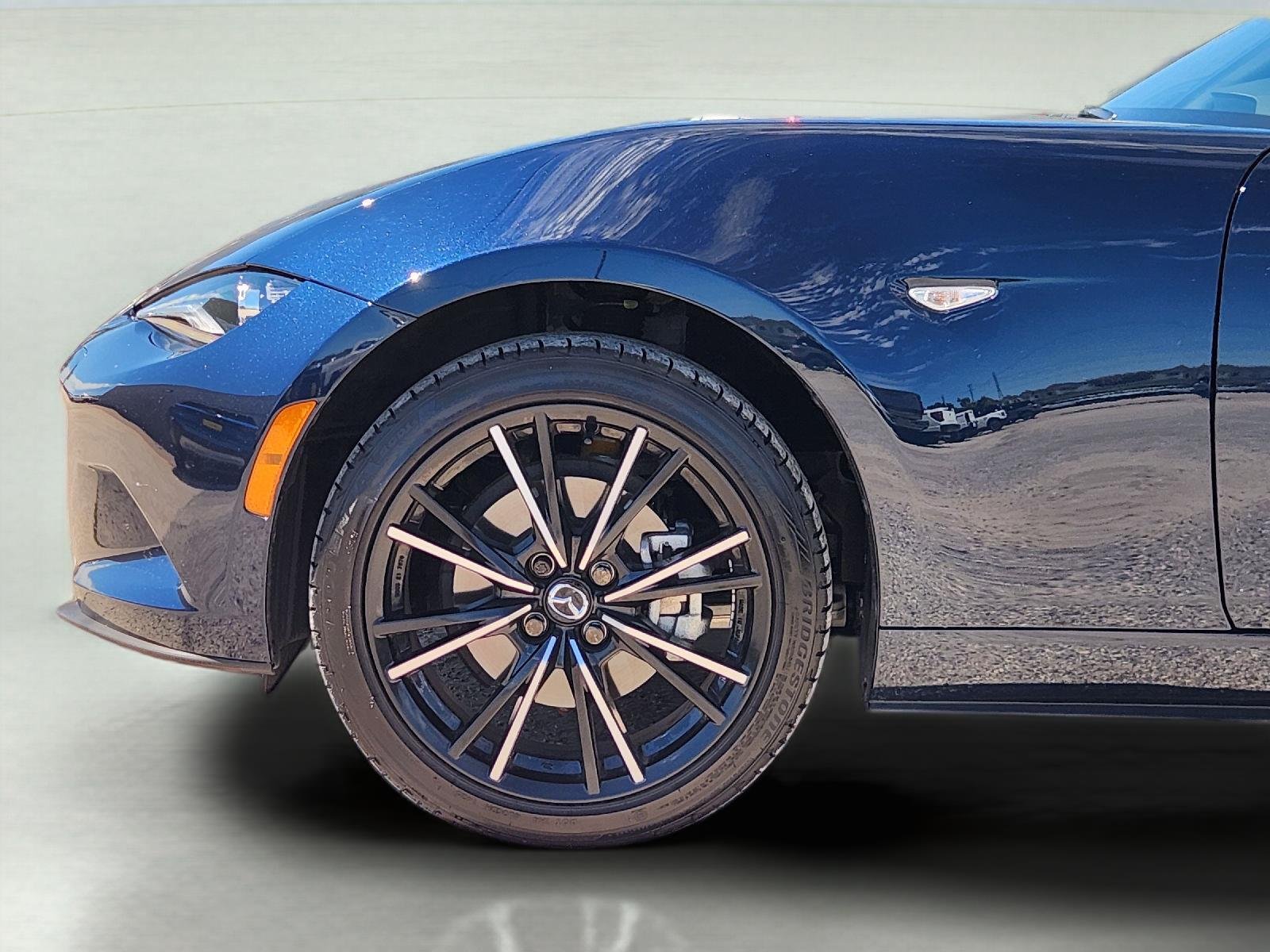 2025 Mazda MX-5 Miata RF photo 8 of 32