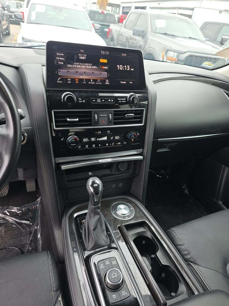 Used 2024 Gray INFINITI LUXE image 5