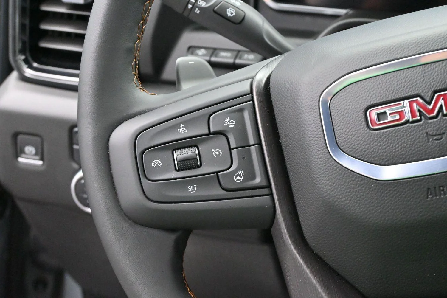 Used 2025 Sterling Metallic GMC AT4 image 18
