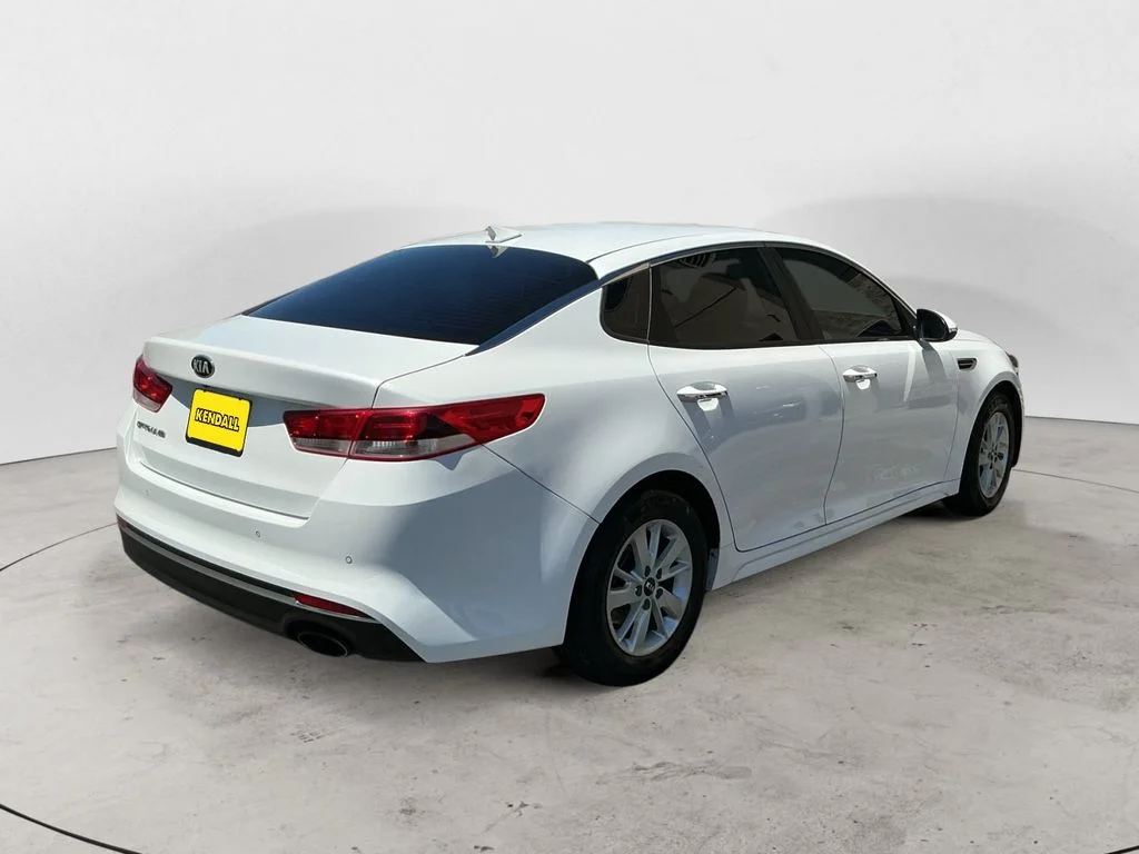 Used 2018 White Kia LX image 8