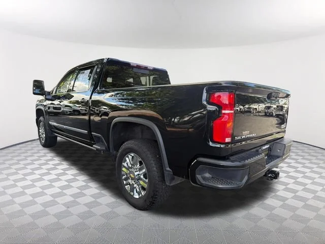 Used 2024 Black Chevrolet High Country image 7