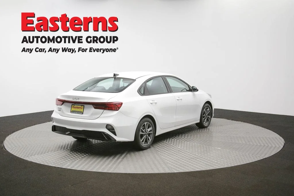 Used 2022 White Kia LXS image 35