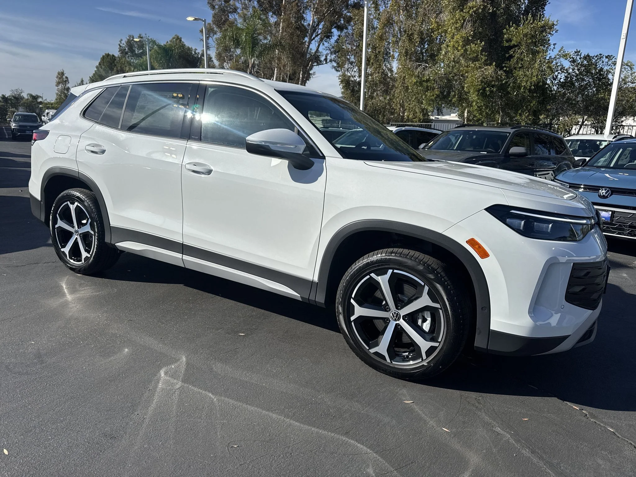 New 2026 Pure White Volkswagen SE image 2
