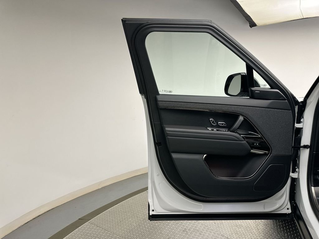 Used 2024 Fuji White Land Rover SE image 21