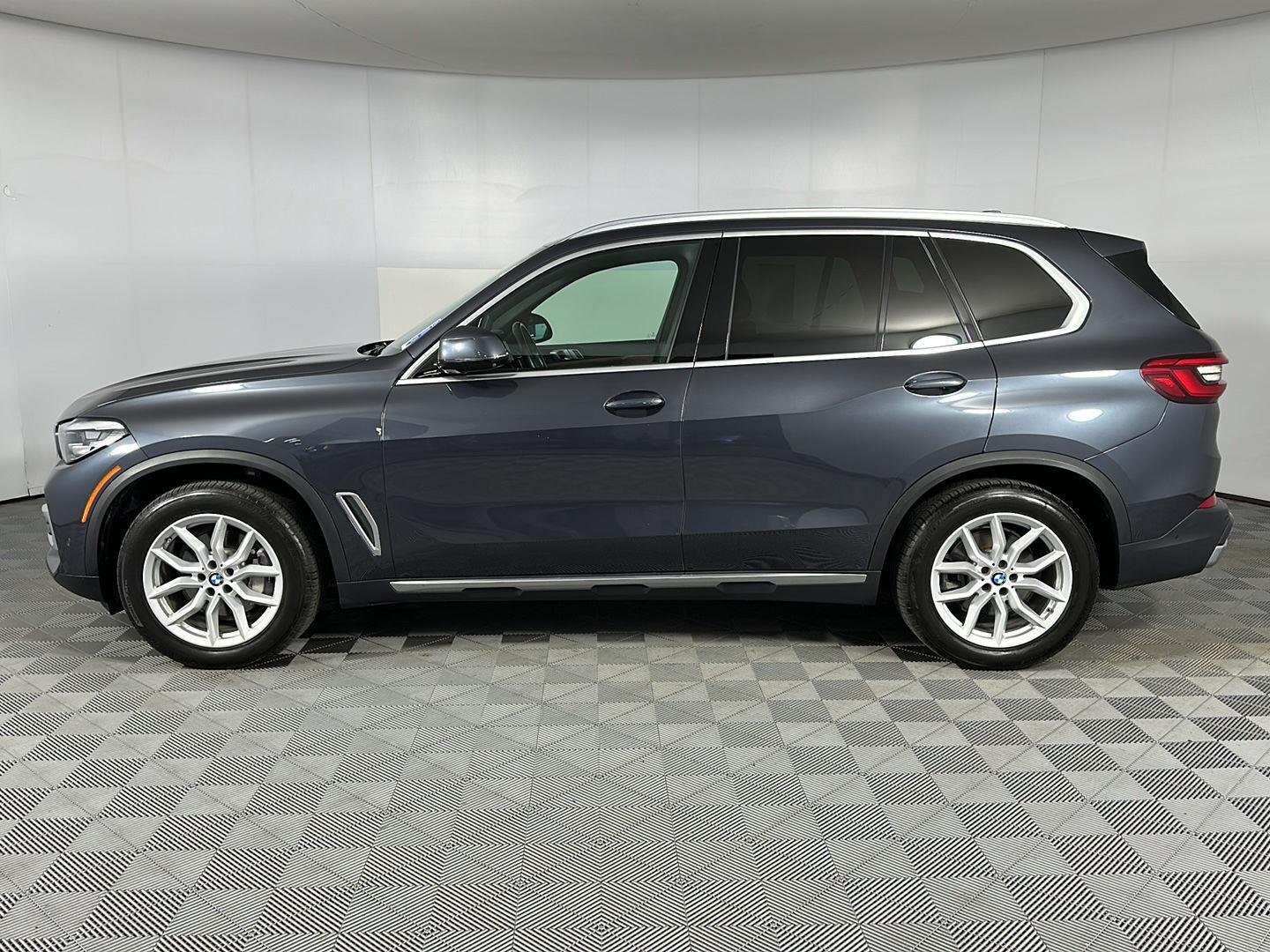 Used 2020 Arctic Gray Metallic BMW xDrive40i image 8