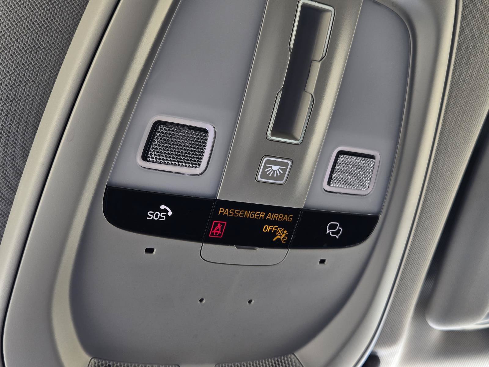 Used 2024 Crystal White Metallic Volvo Plus Dark Theme image 22