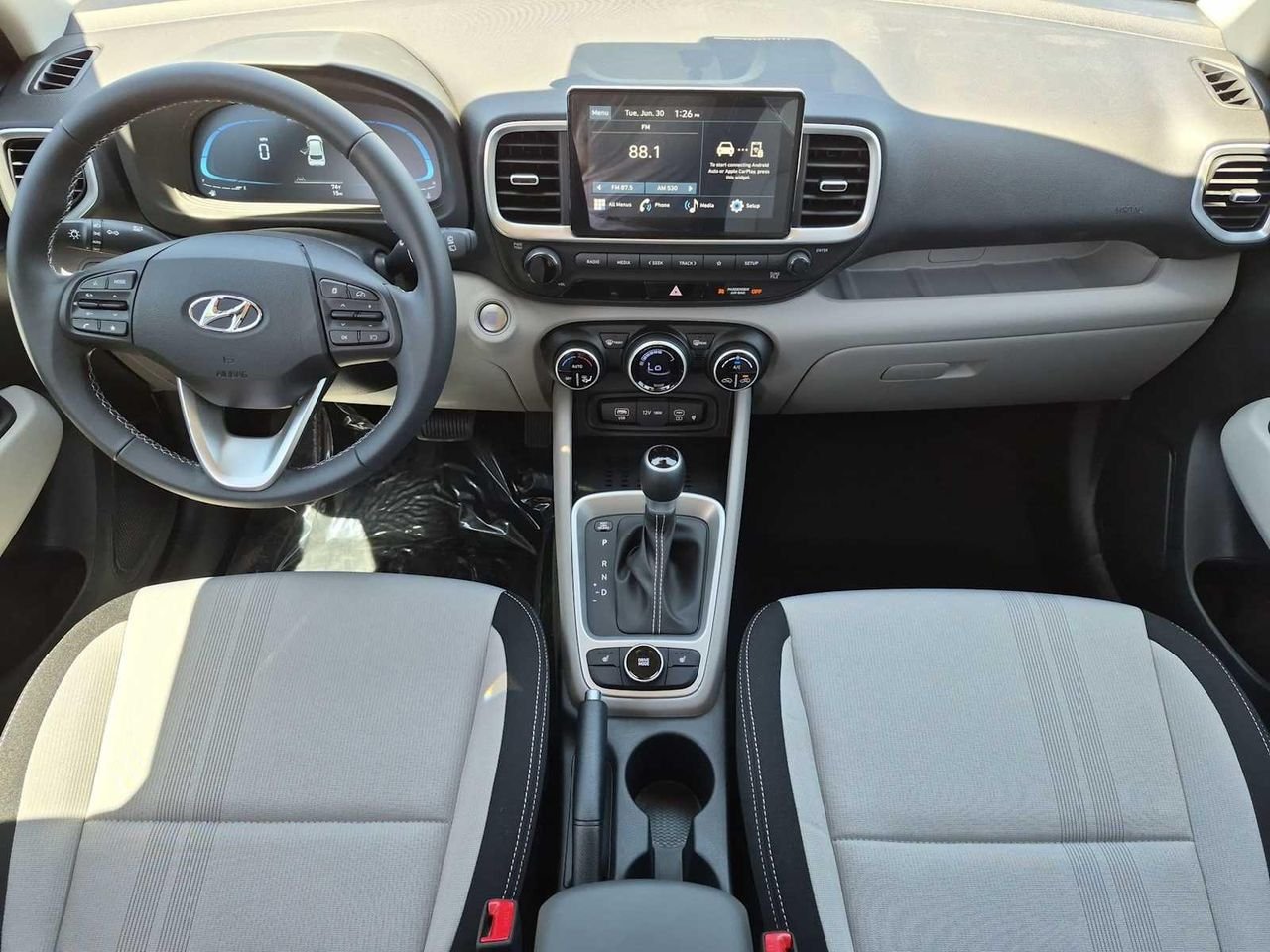 New 2026 Shimmering Silver Hyundai SEL image 15