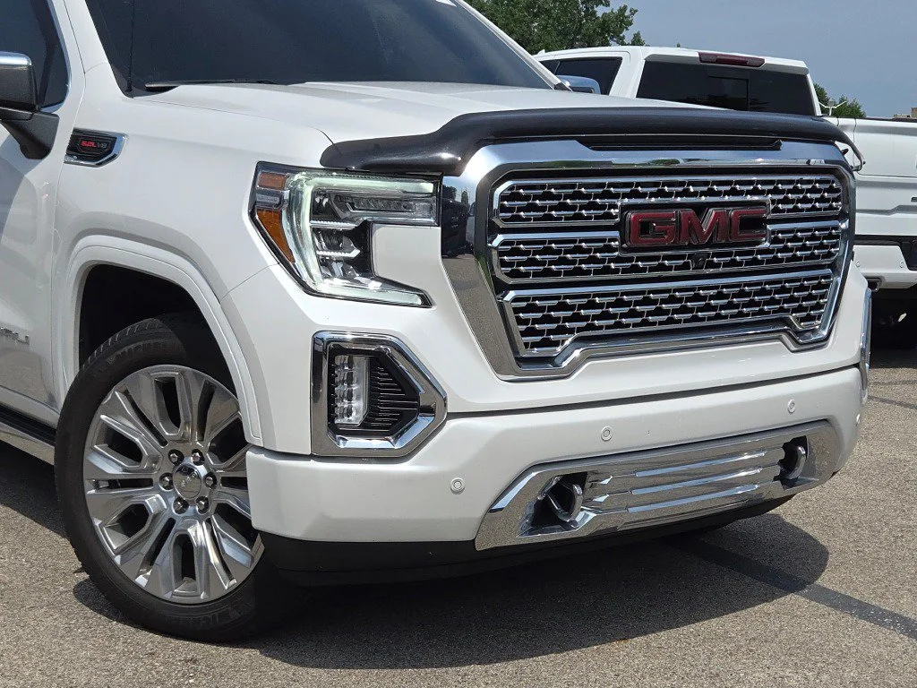 Used 2022 White GMC Denali image 3