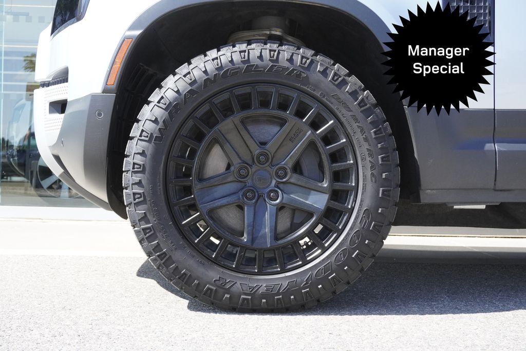 Used 2024 Silver Land Rover V8 image 34