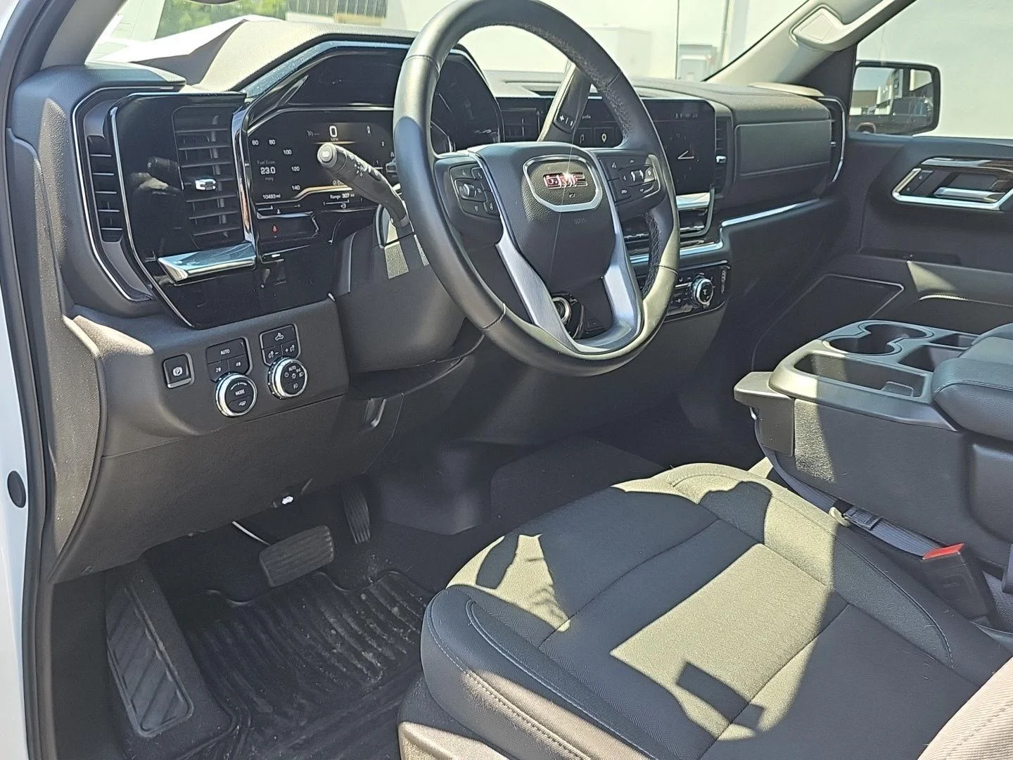 Used 2025 Summit White GMC Elevation image 12