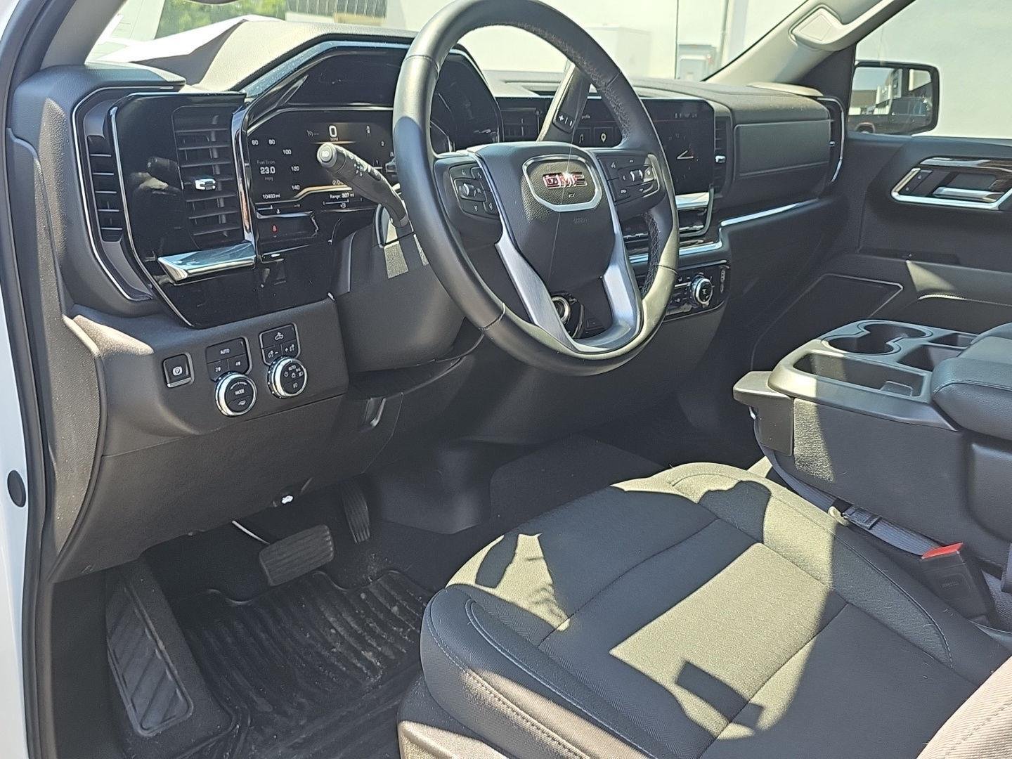 Used 2025 Summit White GMC Elevation image 12