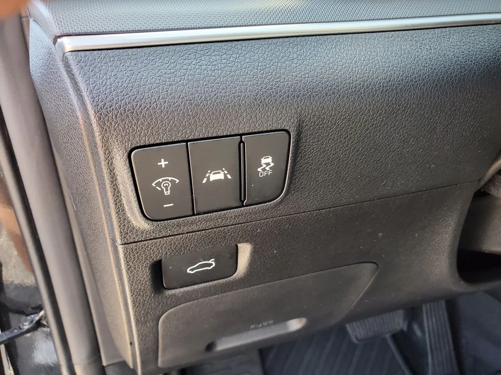 Used 2023 Black Kia LXS image 10