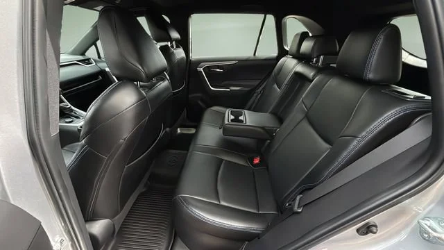 Used 2024  Toyota Hybrid SE image 19