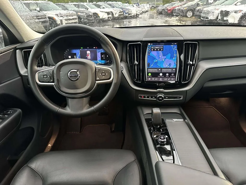 Used 2025 White Volvo Core image 4