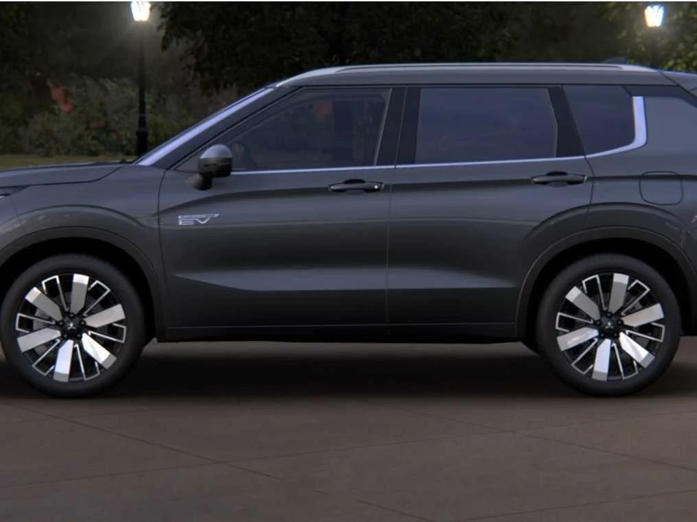 New 2026 Graphite Gray Mitsubishi SEL image 6