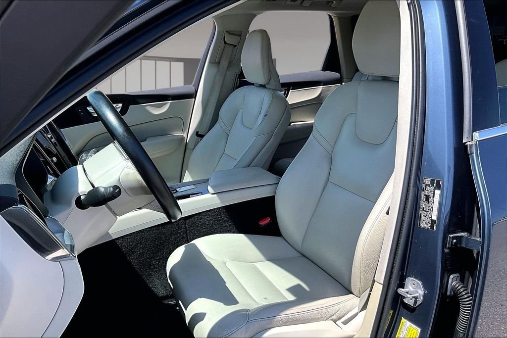 Used 2019 Blue Volvo T5 Momentum image 25