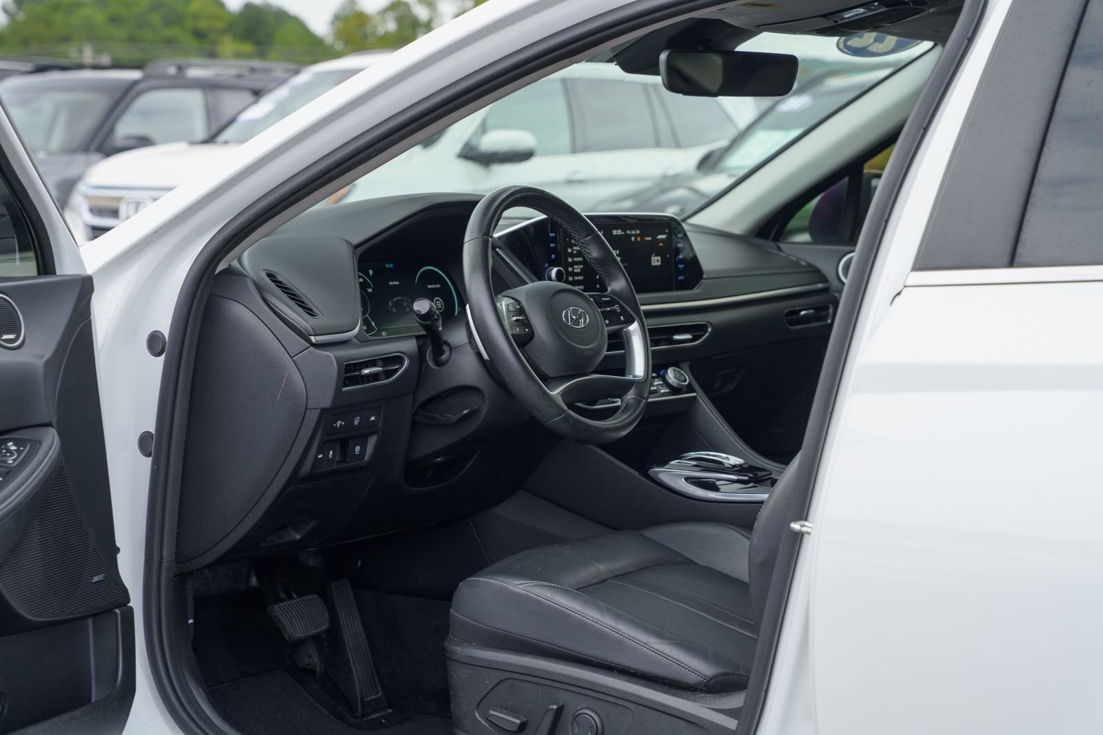 Used 2022 White Hyundai Limited image 18