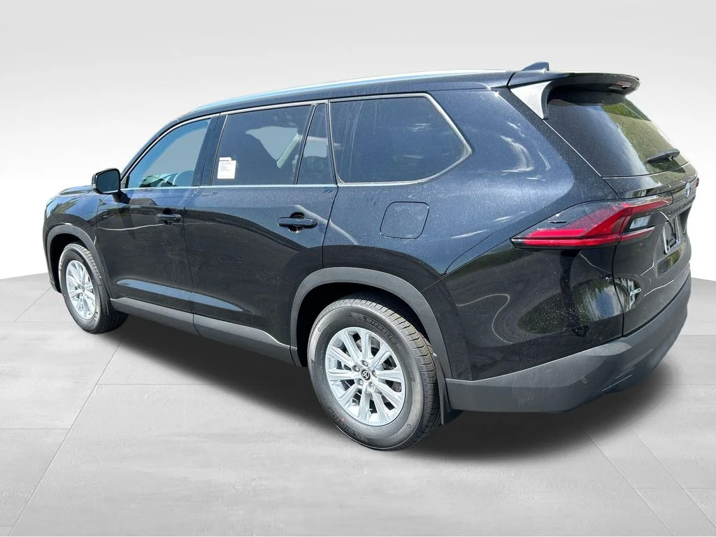 New 2026 Midnight Black Met Toyota XLE image 3