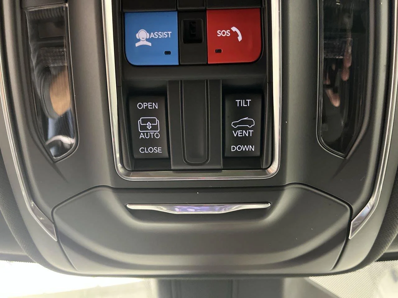 Used 2025 Silver Jeep Altitude X 4x4 image 32
