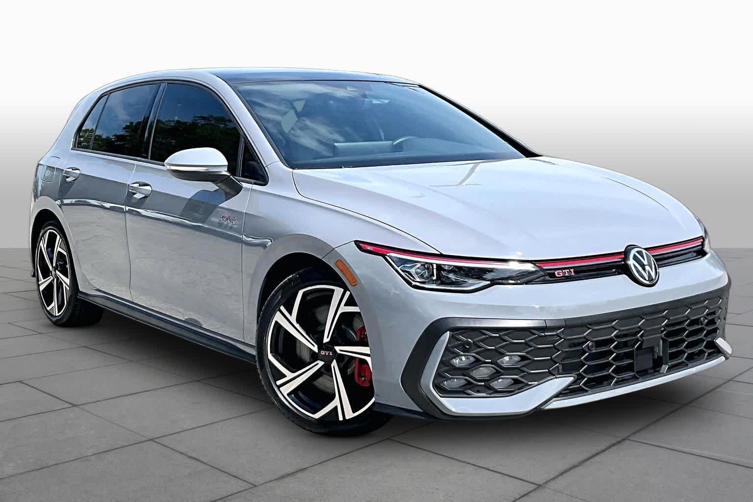 Used 2025 Moonstone Gray Volkswagen SE image 3