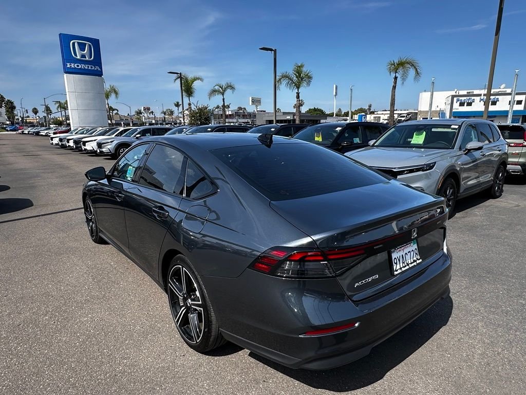 Used 2026 Gray Honda SE image 6
