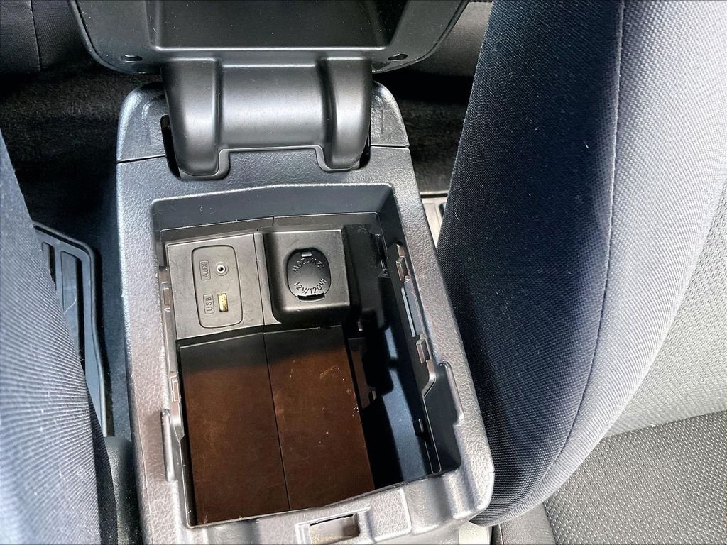 Used 2013 Silver Subaru 2.0i image 12