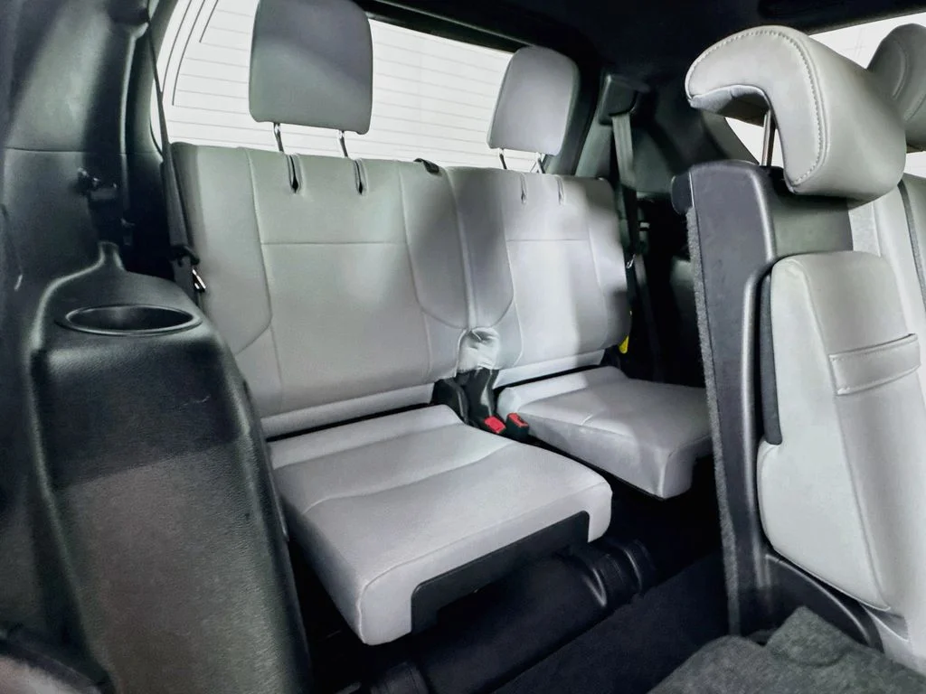Used 2023 Green Lexus 460 image 34