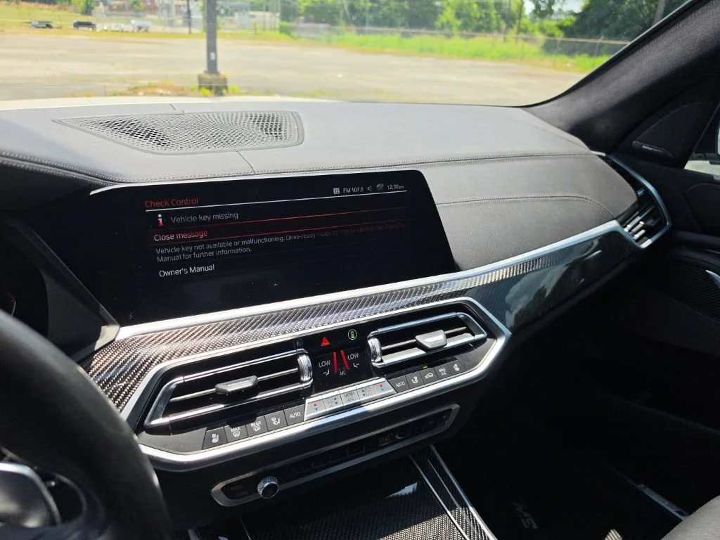 Used 2022 White BMW M50i image 23