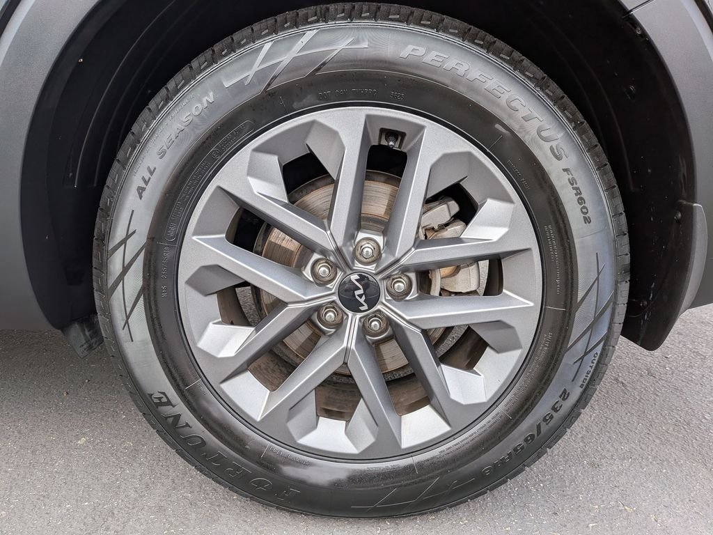 2023 Kia Telluride LX - Photo 11