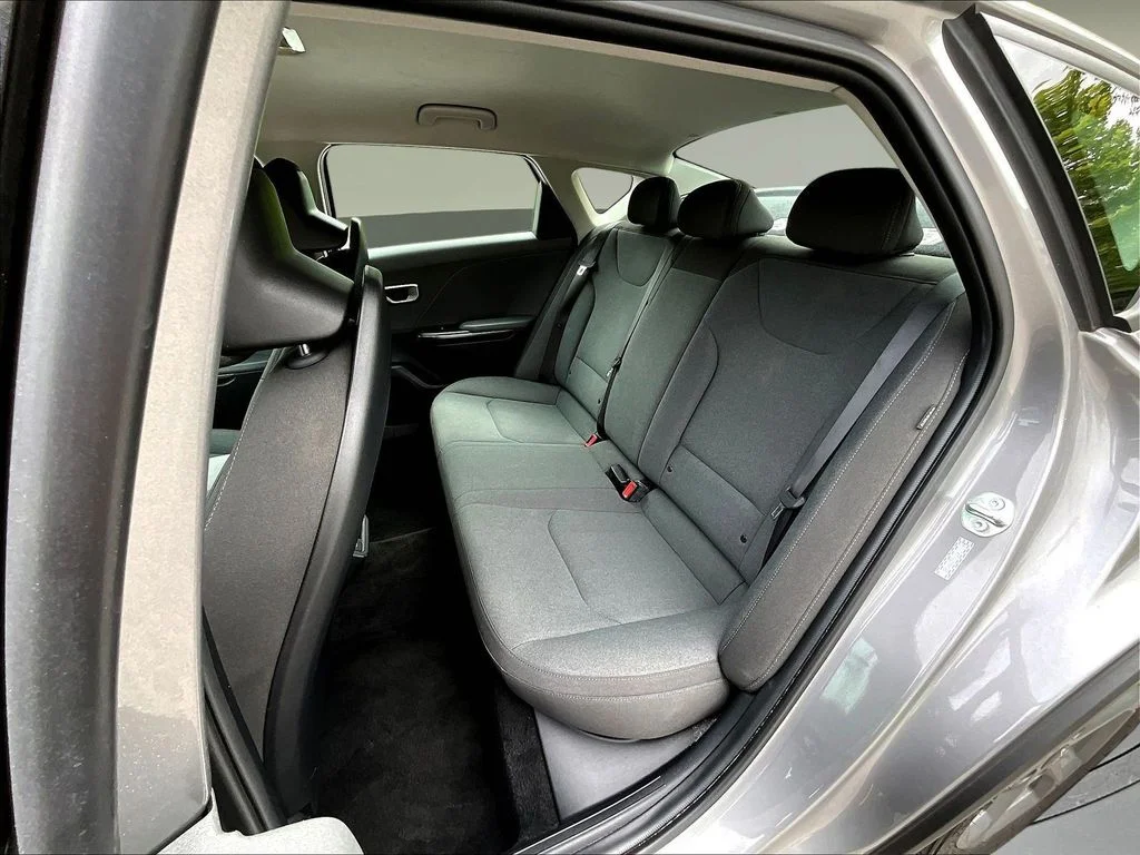 2025 Kia K4 LXS - Photo 24