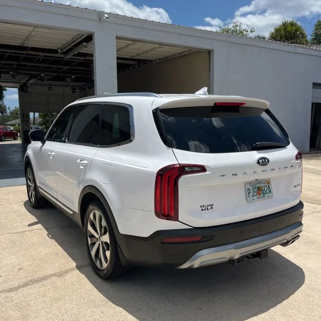 Used 2021 White Kia EX image 4