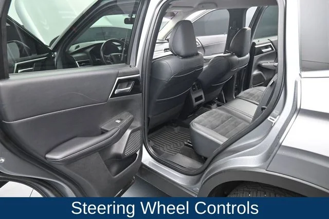 Used 2022  Mitsubishi SE image 19