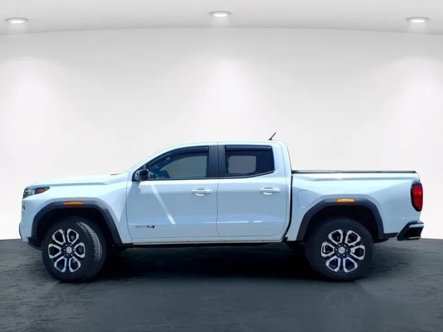 Used 2024 White GMC AT4 image 16