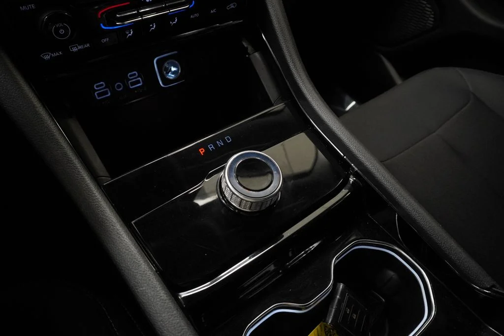 Used 2023 White/off-white Jeep Laredo image 38