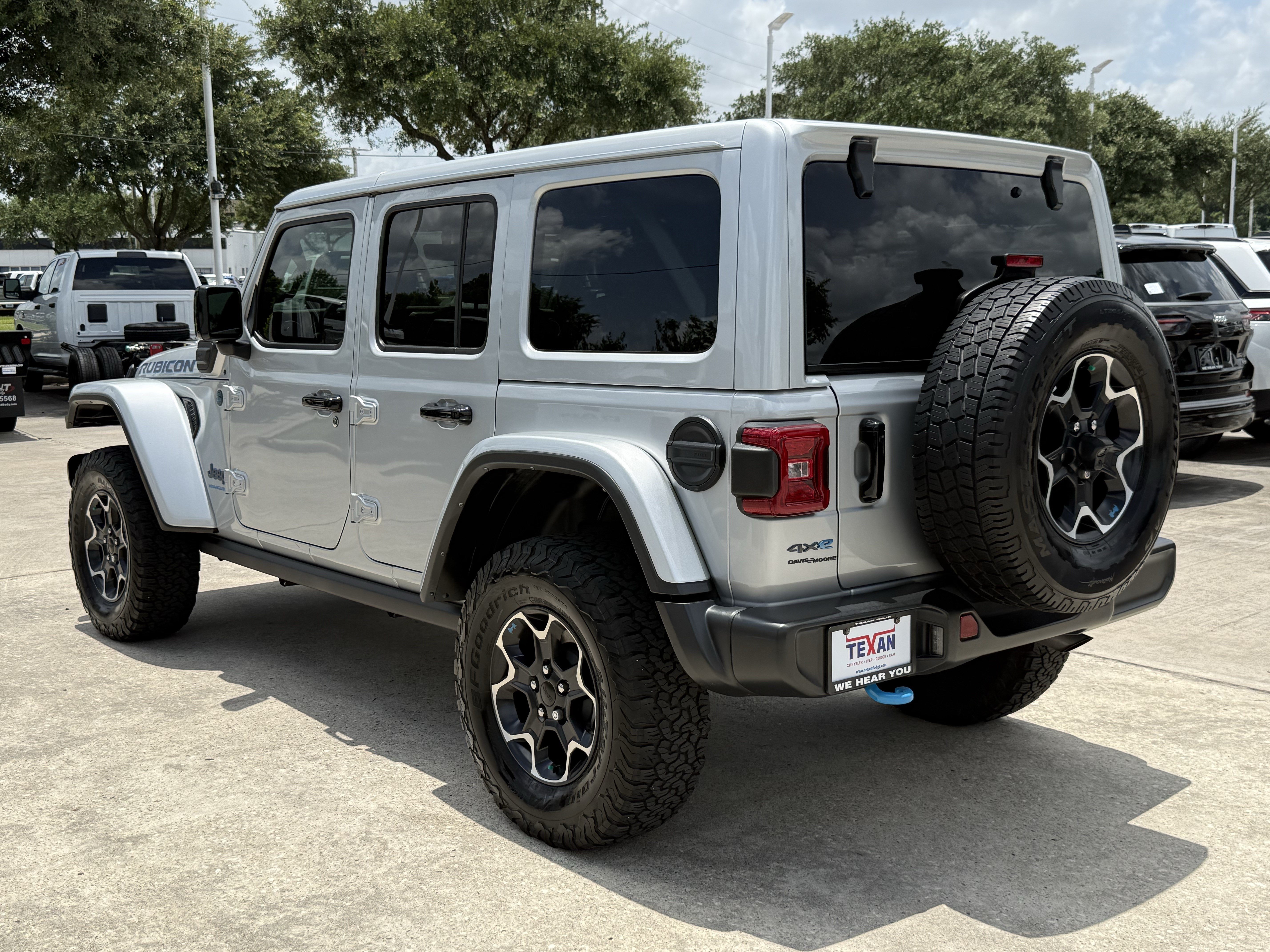 Used 2023 Silver Zynith Clearcoat Jeep  image 6